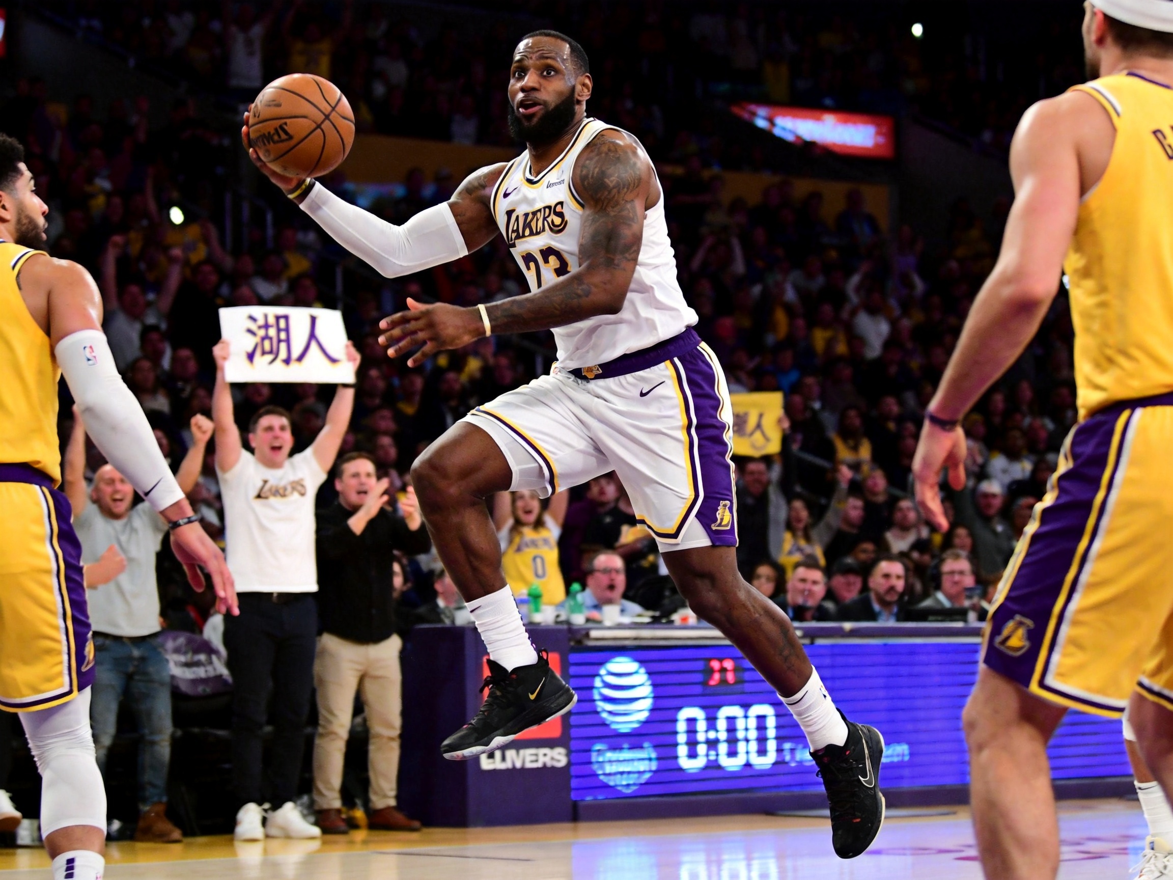 NBA湖人勇士比赛
